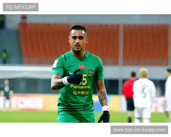 上海海港莱昂纳多边路突破创造机会